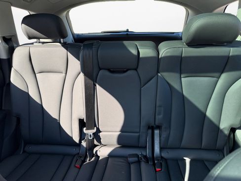 Certified 2024 Audi Q7 3.0T Prestige image 12
