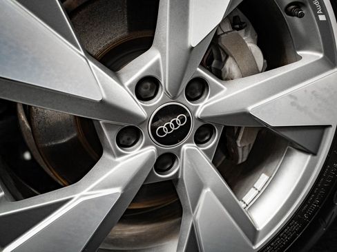 Certified 2025 Audi Q5 2.0T Premium w/ Convenience Plus Package image 8