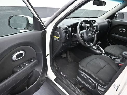 Used 2019 Kia Soul + FWD image 10