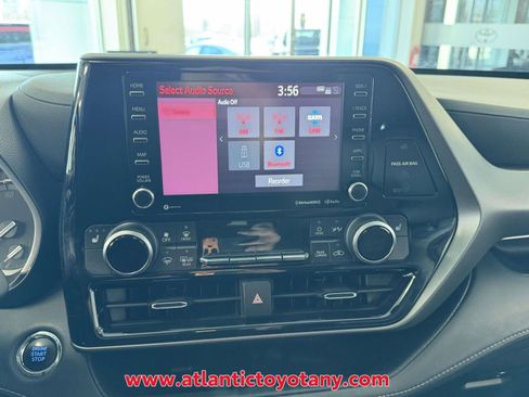 Used 2022 Toyota Highlander XLE image 28