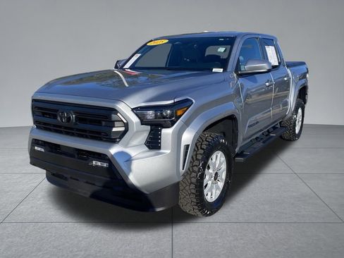 Used 2025 Toyota Tacoma SR5 image 2