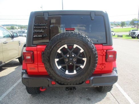 Used 2025 Jeep Wrangler Rubicon w/ Safety Group AWD/4WD image 18