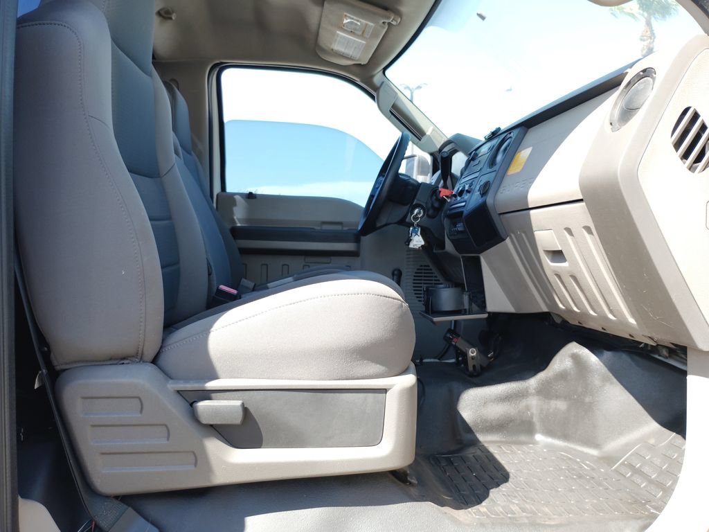 Used 2010 Ford F550 2WD Regular Cab Super Duty image 11