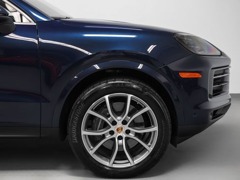 Used 2025 Porsche Cayenne Coupe AWD/4WD image 14