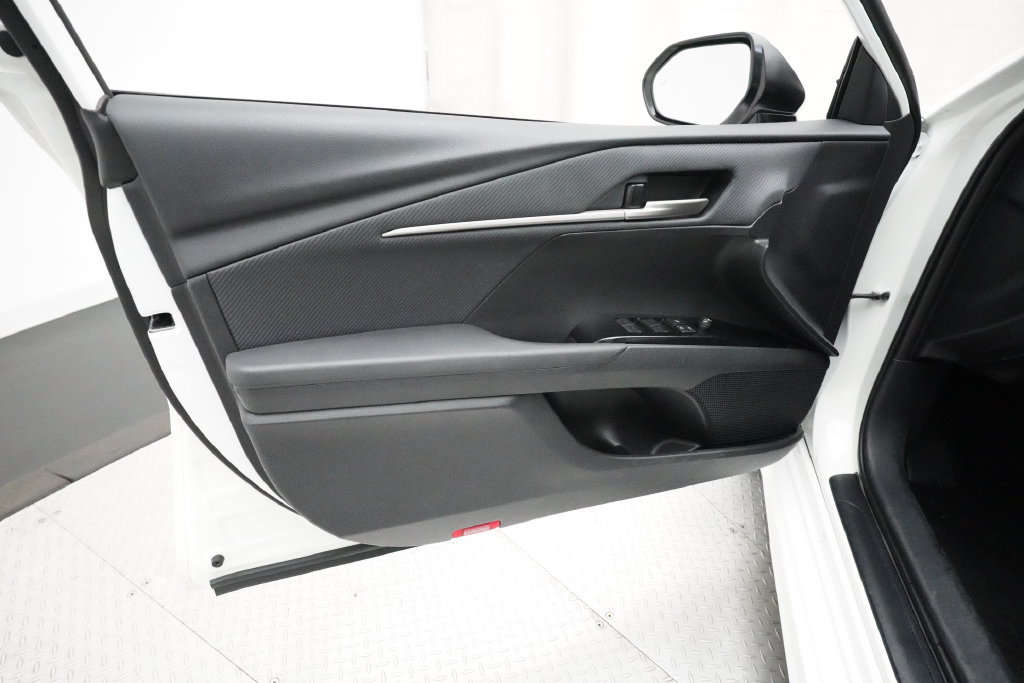 Used 2025 Toyota Camry SE FWD image 28