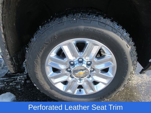 Used 2025 Chevrolet Silverado 2500 High Country w/ Technology Package image 9