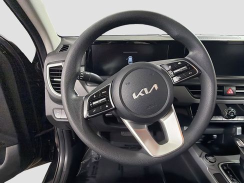Used 2025 Kia Seltos LX AWD/4WD image 14
