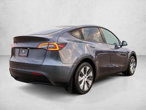 Used 2023 Tesla Model Y Long Range image 5
