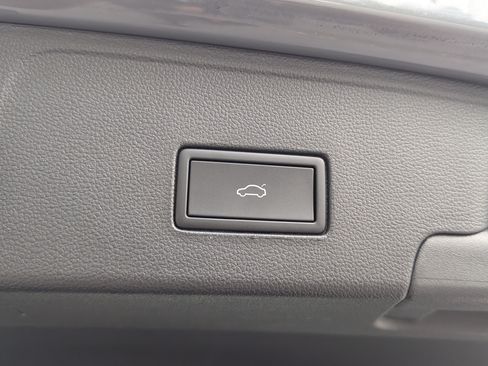 Used 2023 Volkswagen Atlas Cross Sport SE w/ Panoramic Sunroof Package FWD image 20