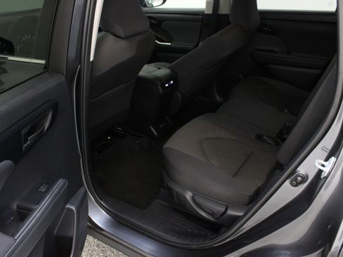Used 2025 Toyota Highlander LE AWD/4WD image 26