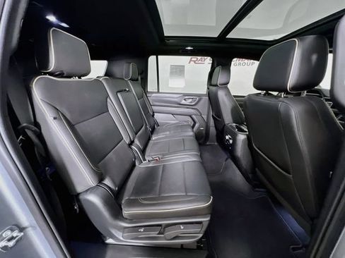 Used 2023 GMC Yukon XL SLT AWD/4WD image 44