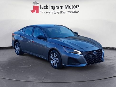 Used 2025 Nissan Altima 2.5 S FWD image 7