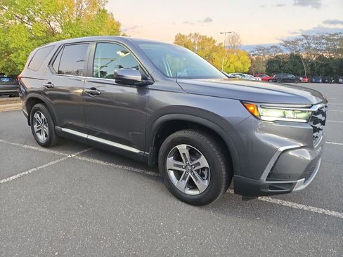 Used 2025 Honda Pilot EX-L image 7