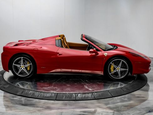 Used 2013 Ferrari 458 Spider image 22