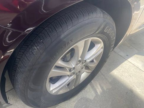 Used 2018 Buick Enclave Essence FWD image 2