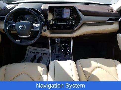 Used 2022 Toyota Highlander XLE image 13