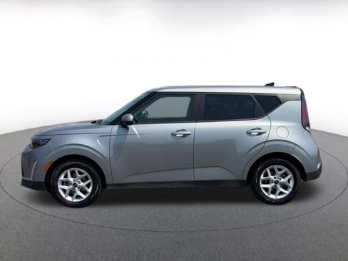 Used 2025 Kia Soul LX w/ LX Technology Package FWD image 9