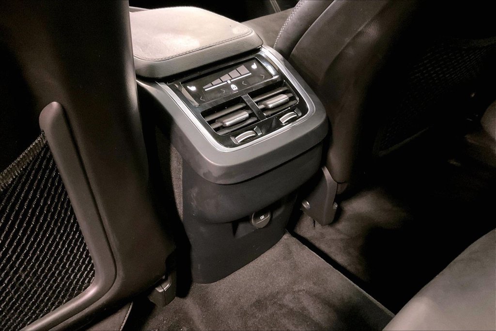 Certified 2023 Volvo XC90 B6 Ultimate w/ Protection Package Premier AWD/4WD image 11
