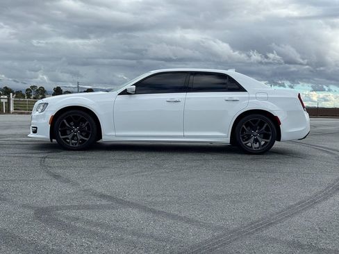 Used 2022 Chrysler 300 Touring L w/ Safetytec Plus Group image 4