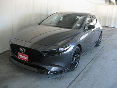 Used 2023 MAZDA MAZDA3 Hatchback w/Premium Plus Pkg image 24