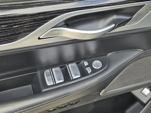 Used 2022 BMW 740i image 22