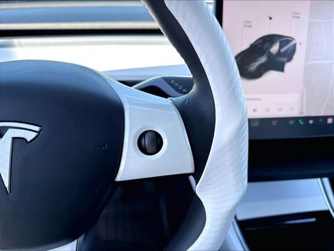 Used 2021 Tesla Model Y Long Range AWD/4WD image 14