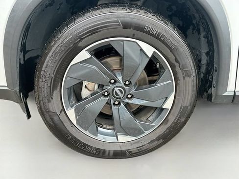 Used 2024 Nissan Rogue SV AWD/4WD image 28