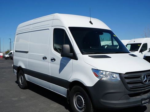 Used 2024 Mercedes-Benz Sprinter 2500 image 3