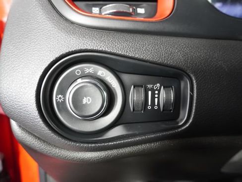 Used 2017 Jeep Renegade Trailhawk AWD/4WD image 26