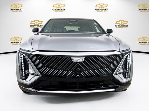 Used 2025 Cadillac Lyriq Luxury image 2