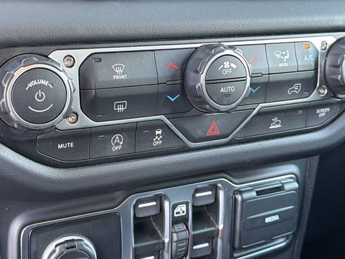 Used 2026 Jeep Wrangler Unlimited Rubicon AWD/4WD image 14