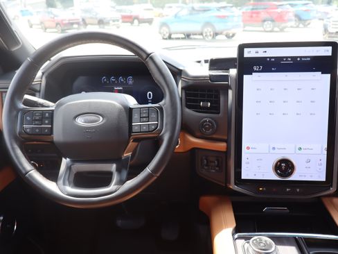 Used 2024 Ford Expedition Platinum AWD/4WD image 15