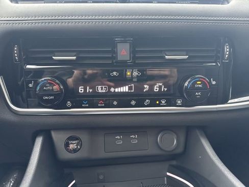 Used 2025 Nissan Rogue SL w/ Tech Package image 17