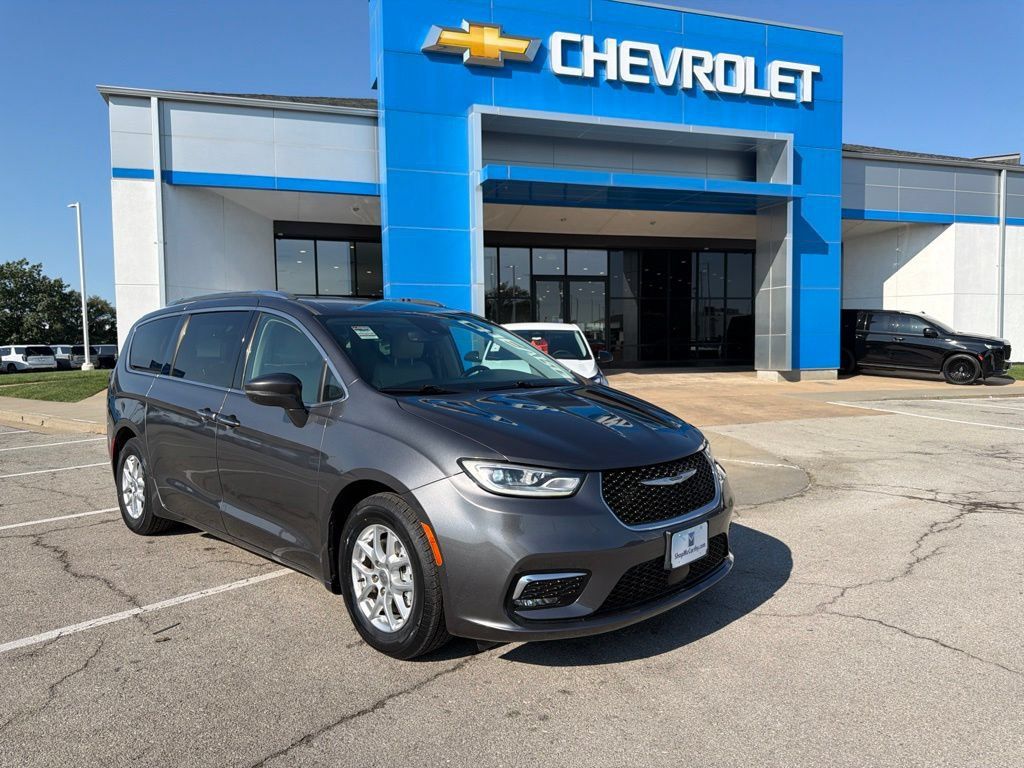 Used 2021 Chrysler Pacifica Touring-L FWD image 1