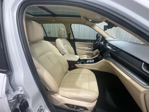 Used 2022 Jeep Grand Cherokee L Limited AWD/4WD image 14