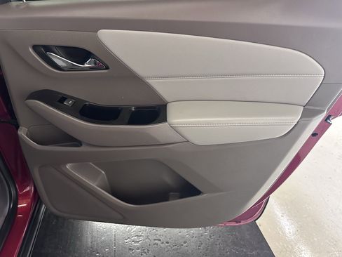 Used 2020 Chevrolet Traverse LT w/ LT Premium Package image 32