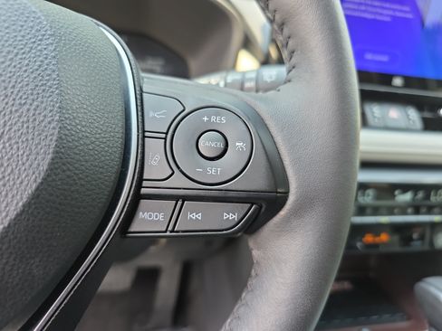 Used 2025 Toyota RAV4 Limited w/ Advanced Technology Package FWD image 18