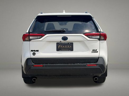 Used 2020 Toyota RAV4 LE AWD/4WD image 4
