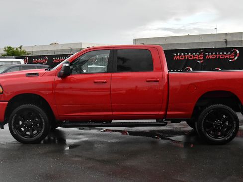 Used 2024 RAM 2500 Big Horn w/ Night Edition AWD/4WD image 4