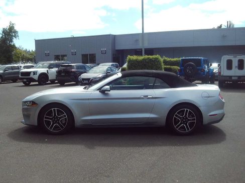 Used 2018 Ford Mustang Premium RWD image 2