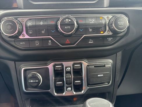 Used 2022 Jeep Gladiator Sport image 20