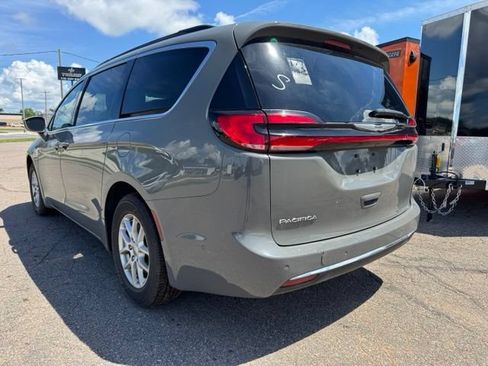 Used 2022 Chrysler Pacifica Touring-L w/ Uconnect Theater Family Group FWD image 5