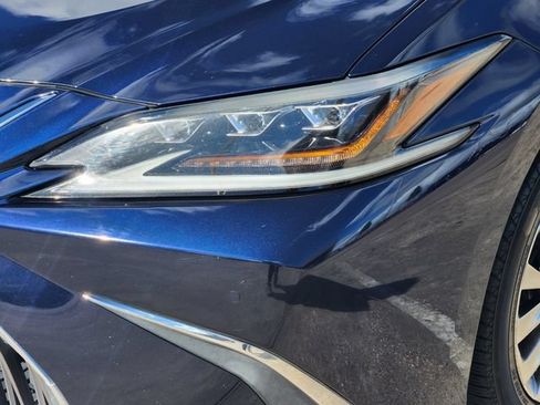 Used 2020 Lexus ES 350 Ultra Luxury w/ Accessory Package 2 FWD image 9