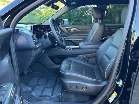 Used 2025 Chevrolet Traverse High Country w/ LPO, Floor Liner Package AWD/4WD image 18