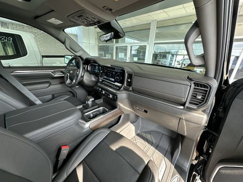 Certified 2024 Chevrolet Silverado 1500 LTZ w/ LTZ Premium Package AWD/4WD image 29