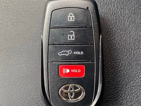 Used 2023 Toyota Venza Limited image 35