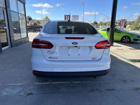 Used 2018 Ford Focus SE w/ SE Appearance Package FWD image 7