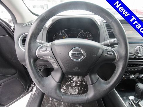 Used 2015 Nissan Pathfinder SV image 5