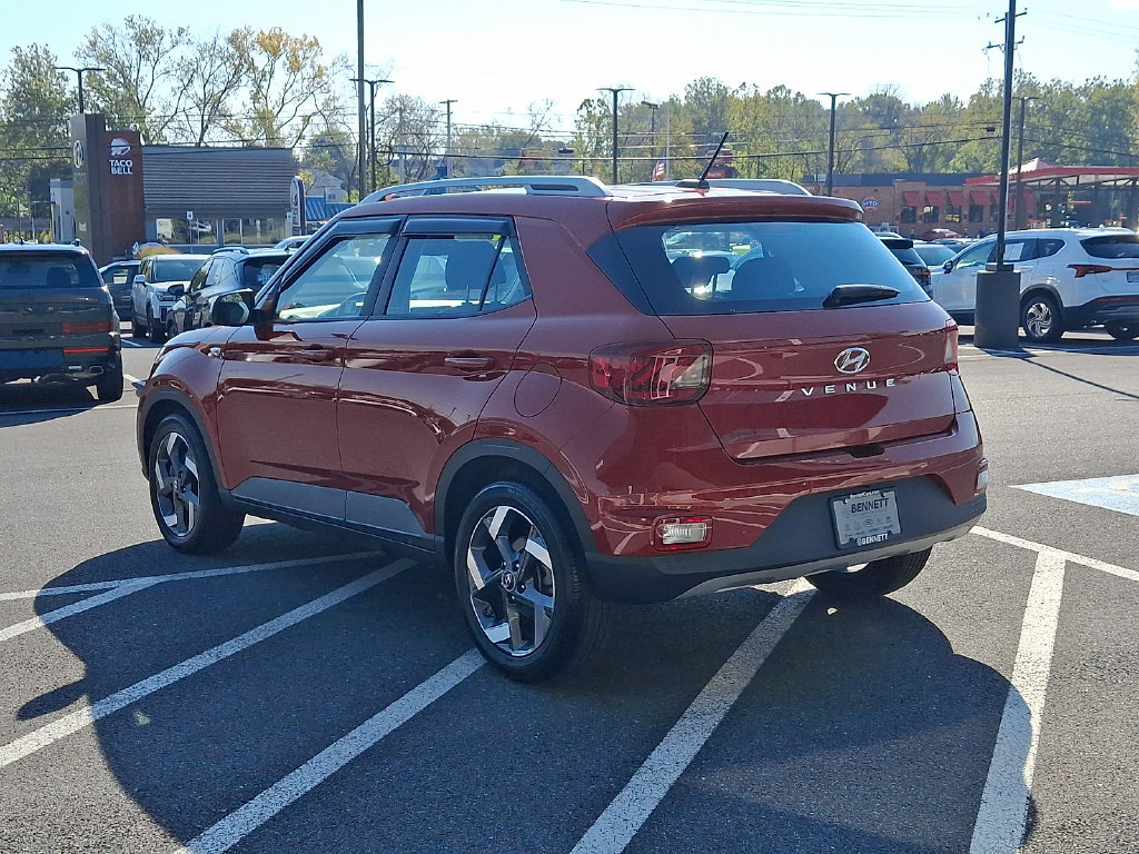Used 2024 Hyundai Venue Limited FWD image 4