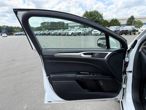 Used 2018 Ford Fusion SE w/ Equipment Group 602A FWD image 11